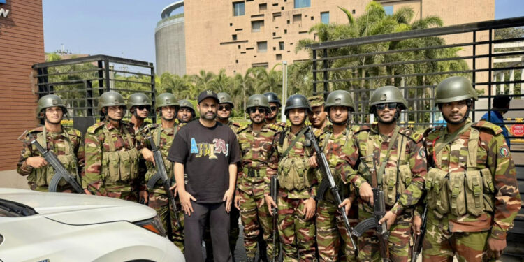 প্রথম ভোট দিলেন তামিম, জানালেন ‘পছন্দের প্রার্থীকে ভোট দিয়েছি’