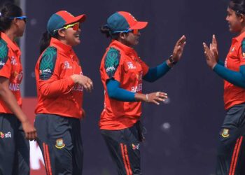 চাপ সামলে টানা দ্বিতীয় জয়, সেমির পথে বাংলাদেশ