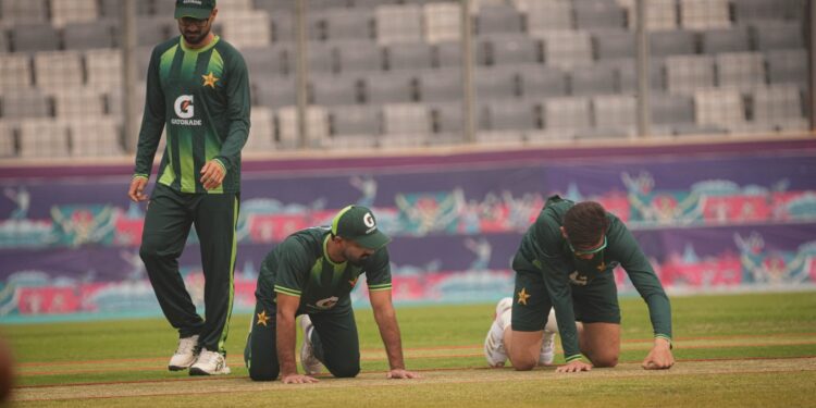 মিরপুরে পাকিস্তানের তিন ক্রিকেটারের অভিষেক