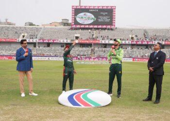 বোলিংয়ে বাংলাদেশ, একাদশে নেই পরিবর্তন