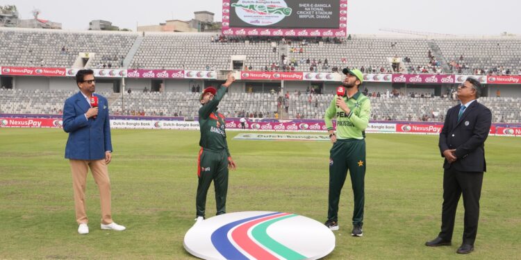 বোলিংয়ে বাংলাদেশ, একাদশে নেই পরিবর্তন