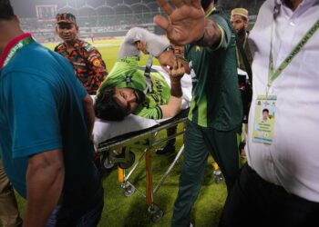 লিটনের শট বাঁচাতে গিয়ে ধাক্কা, হাসপাতালে পাকিস্তানি ক্রিকেটার