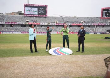 বৃষ্টির আশঙ্কার ম্যাচে আগে ব্যাট করছে বাংলাদেশ