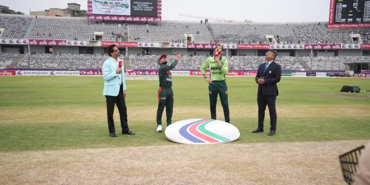 বৃষ্টির আশঙ্কার ম্যাচে আগে ব্যাট করছে বাংলাদেশ