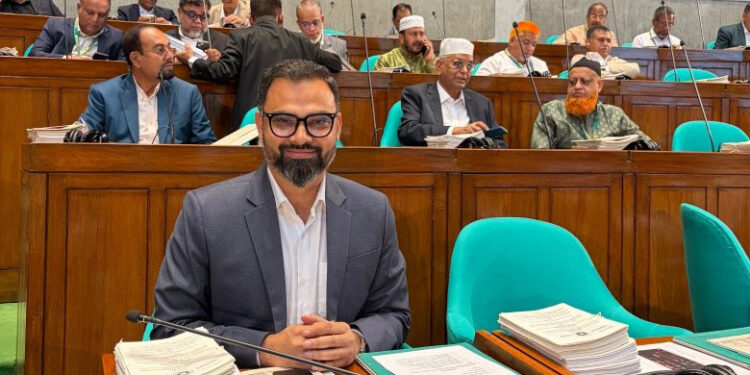 বিসিবি সংস্কারে কড়া বার্তা আমিনুল হকের