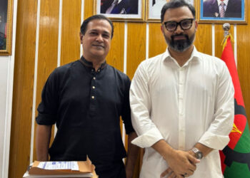 ক্রীড়া প্রতিমন্ত্রীকে পবিত্র কোরআন উপহার দিলেন বিসিবি পরিচালক