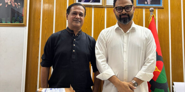 ক্রীড়া প্রতিমন্ত্রীকে পবিত্র কোরআন উপহার দিলেন বিসিবি পরিচালক