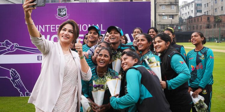 নারী ক্রিকেটের অর্জনে গর্ব, নারী দিবসে বিশেষ বার্তা মিরাজের