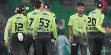 পিএসএলে ফিরেই আলোচনায় মুস্তাফিজ