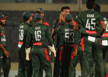 নাটকীয় লড়াই শেষে সিরিজ বাংলাদেশের
