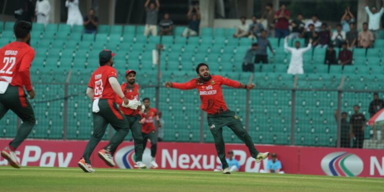 বড় লক্ষ্য ছুঁড়ে দিয়ে এগিয়ে নিউজিল্যান্ড, ইতিহাসের সামনে বাংলাদেশ