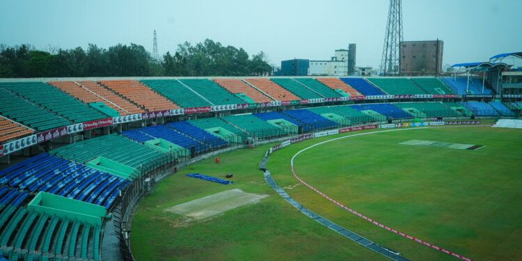 বৃষ্টিতে পিছিয়ে গেল চট্টগ্রাম টস, কেলা শুরু হতে দেরি