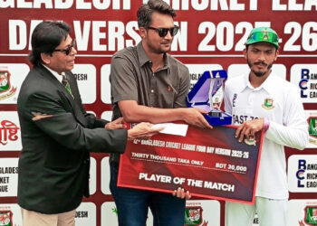 অমিতের সেঞ্চুরিতে গড়া ভিত, ইবাদত-খালেদে শেষ মধ্যাঞ্চল