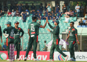 শান্তর সেঞ্চুরি, মুস্তাফিজের ঝড়ে সিরিজ বাংলাদেশের