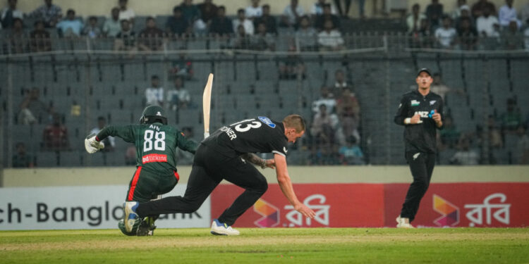 আশা জাগিয়েও ব্যাটিং ব্যর্থতায় হারল বাংলাদেশ