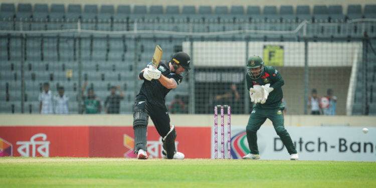 শরীফুল-রিশাদের আঘাত সামলে লড়ছে নিউজিল্যান্ড