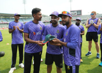 লিটনের ১০০ ছোঁয়া দিনে বাংলাদেশের লড়াই