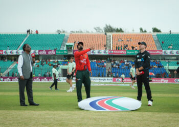 ল্যাথাম ছাড়াই মাঠে নিউজিল্যান্ড, বোলিংয়ে বাংলাদেশ