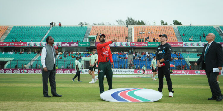 ল্যাথাম ছাড়াই মাঠে নিউজিল্যান্ড, বোলিংয়ে বাংলাদেশ