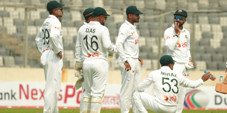 ৪১৩ রান করেও স্বস্তি নেই বাংলাদেশের, পাল্টা জবাব পাকিস্তানের