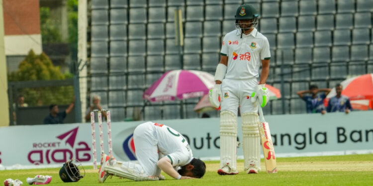 মুশফিকের ইতিহাসগড়া ইনিংসে জয়ের সুবাস বাংলাদেশের