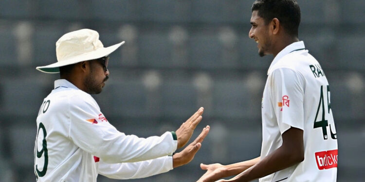 সিলেটে জয়ের দুয়ারে বাংলাদেশ