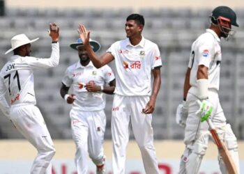 বাবর-মাসুদের জুটিতে পাল্টা লড়াই, তবু এগিয়ে বাংলাদেশ