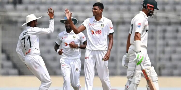 বাবর-মাসুদের জুটিতে পাল্টা লড়াই, তবু এগিয়ে বাংলাদেশ