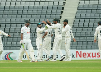 শান্তর বিদায়ের পর পাল্টা জবাব, লিড বাড়ছেই বাংলাদেশের