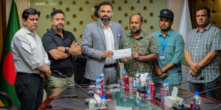 হৃদয়ের চিকিৎসায় ৫ লাখ টাকা অনুদান দিল বিসিবি
