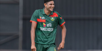 বল হাতে ঝড় তুলে অনন্য উচ্চতায় নাহিদ রানা