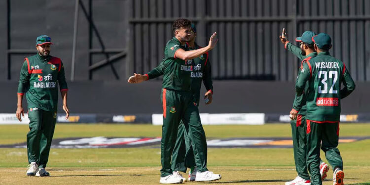 শেষ মুহূর্তের ধসেই ডুবল বাংলাদেশ