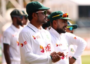 আত্মবিশ্বাস ও শিক্ষা নিয়ে সামনে এগোতে চায় বাংলাদেশ