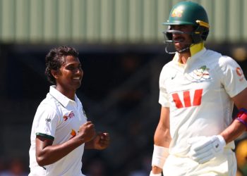 হাসানের ম্যাজিকে অস্ট্রেলিয়াকে ১৯৮ রানে গুটিয়ে দিল বাংলাদেশ