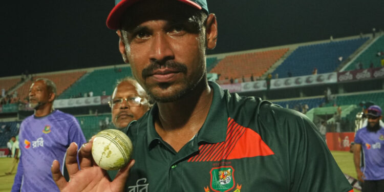 তারকা হয়েও মাটির মানুষ মুস্তাফিজ