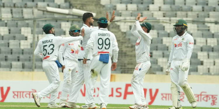 মিরপুরে ধৈর্যের পরীক্ষা, লাঞ্চে এগিয়ে বাংলাদেশ